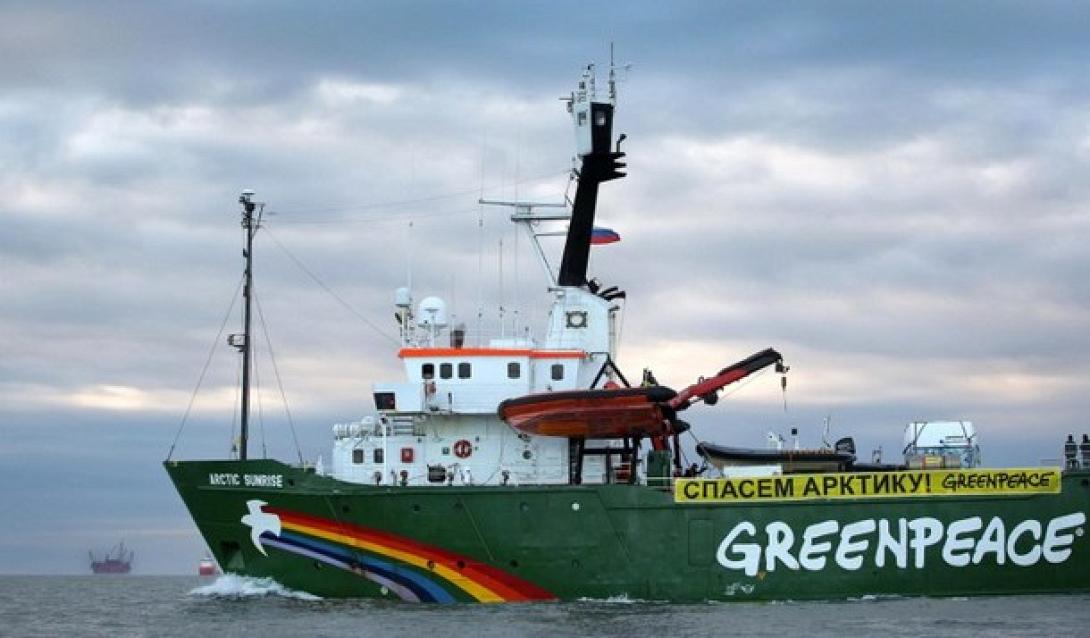 Η Greenpeace εμποδίζει ρωσικό τάνκερ να παραδώσει πετρέλαιο 