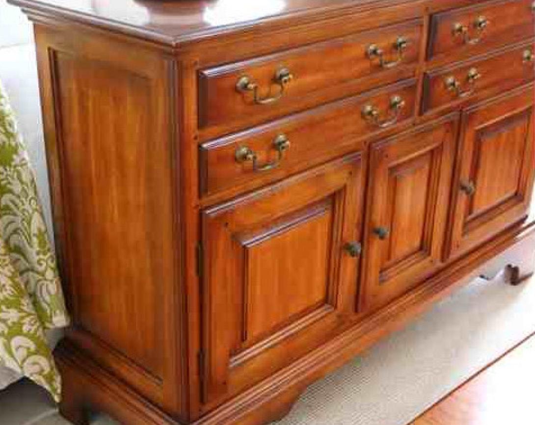 Γυαλίζουμε τα έπιπλα με λάδι και ξύδι