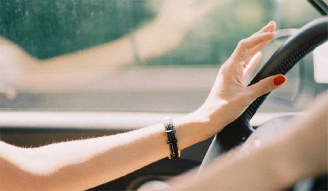 γυναικα οδηγος