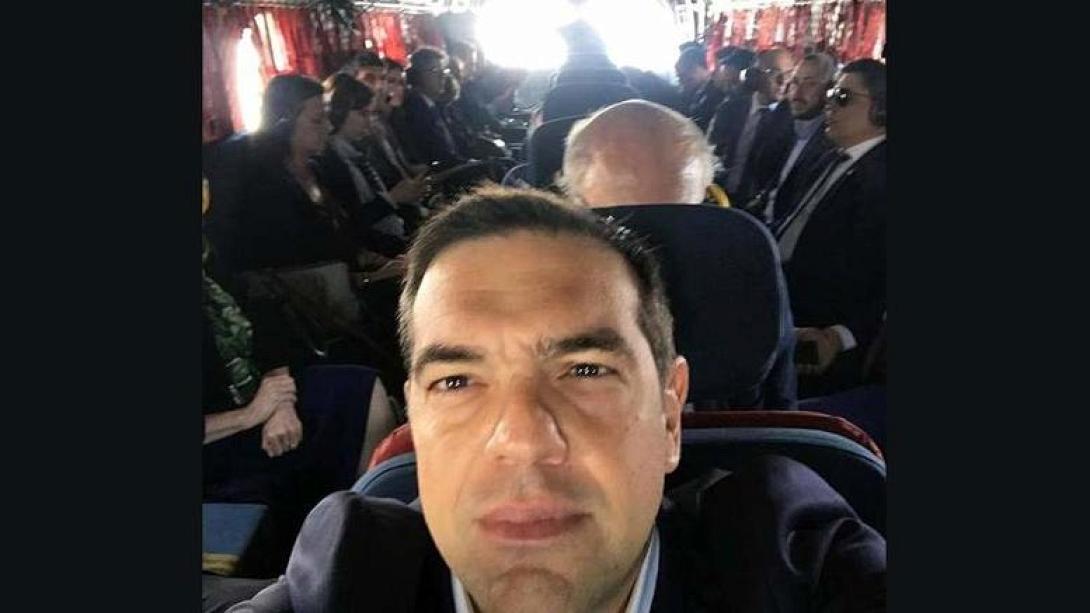 h-selfi-tsipra-mesa-apo-to-elikoptero-pros-tis-prespes.w_l.jpg