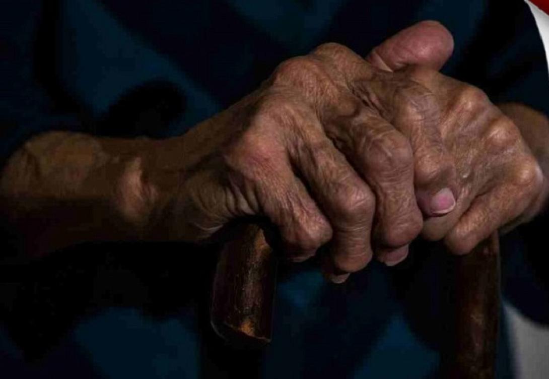 χέρια ηλικιωμένη