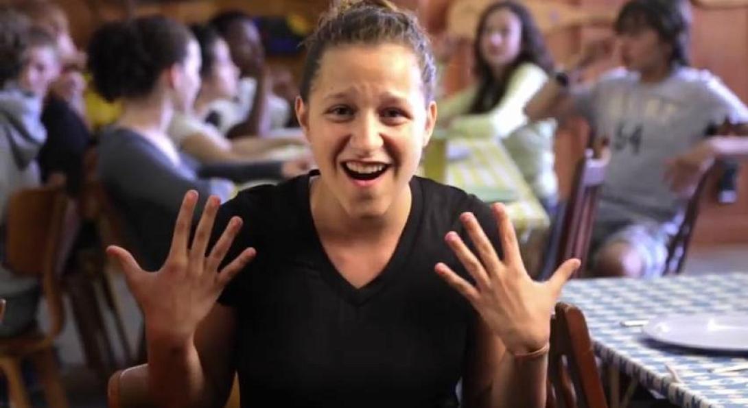 Το τραγούδι "Happy" γυρισμένο στη νοηματική γλώσσα (βίντεο)