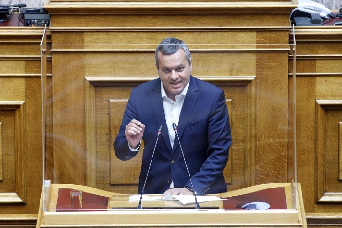 Χάρης Μαμουλάκης