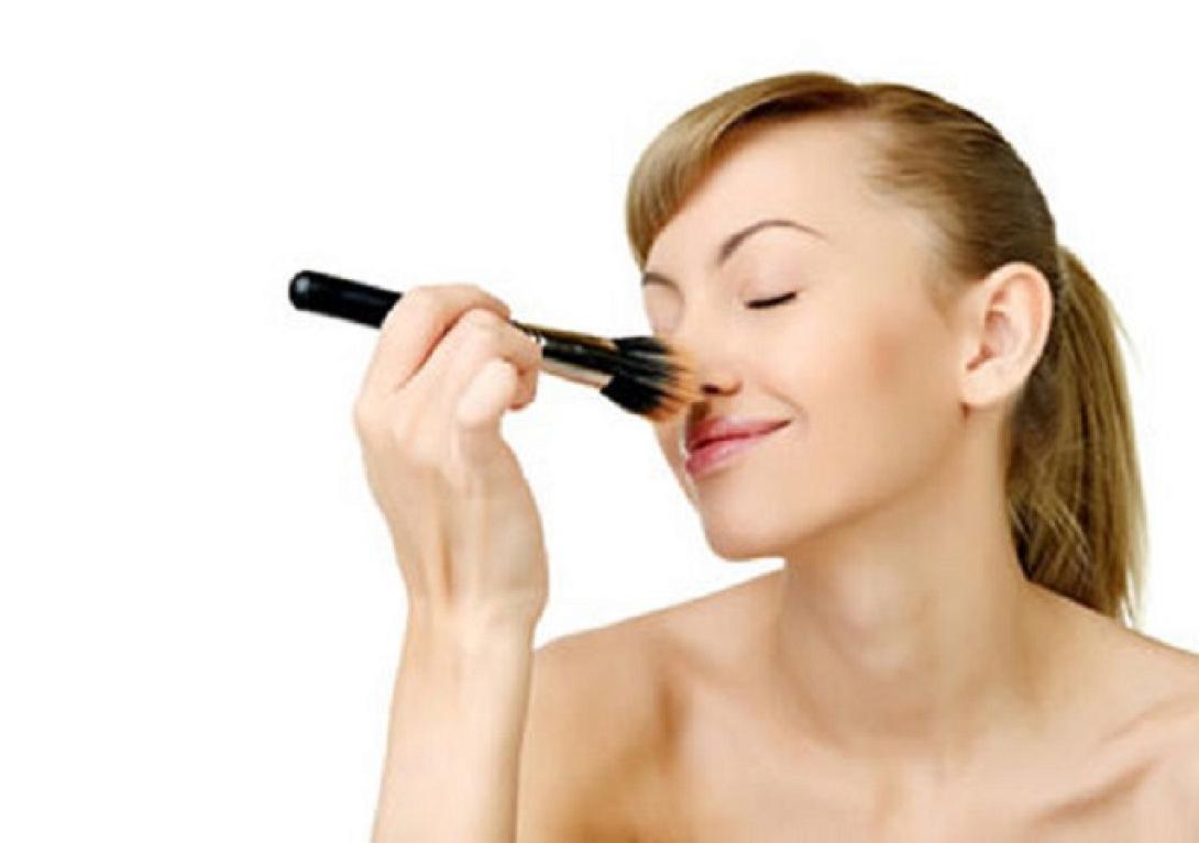 γυναίκα μακιγιάζ