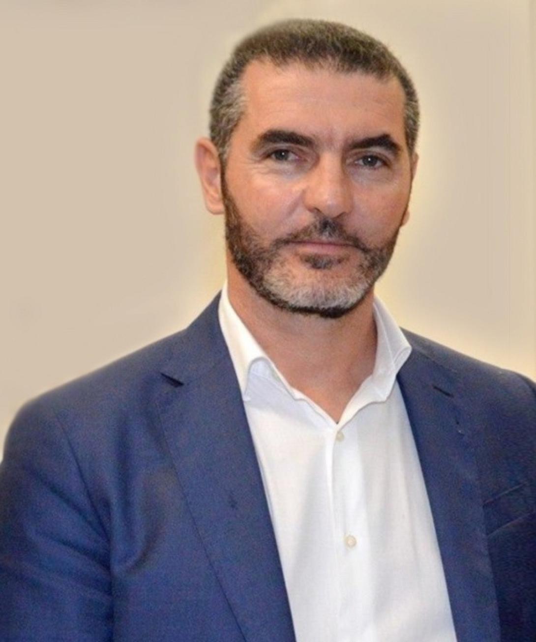 Μανόλης Χνάρης