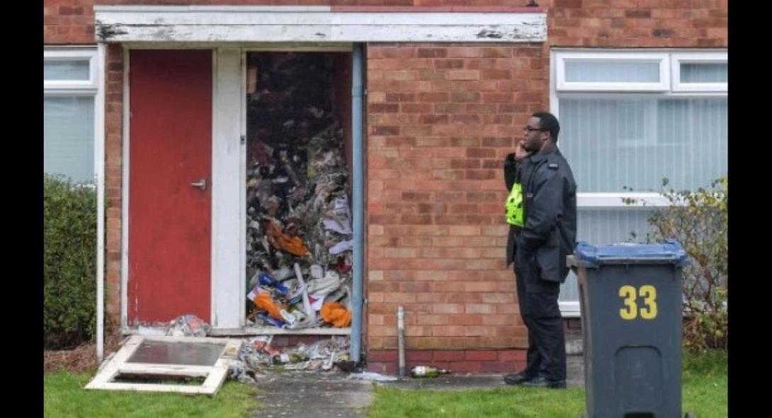 Νεκρός κάτω από τόνους σκουπιδιών στο σπίτι του.jpg