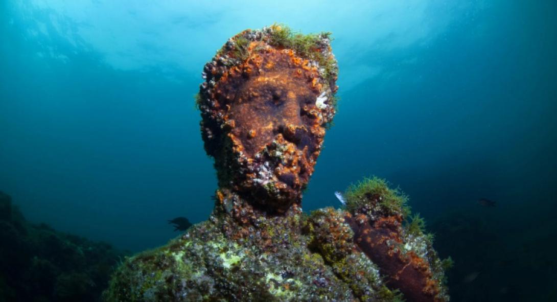 αγαλμα στο βυθο