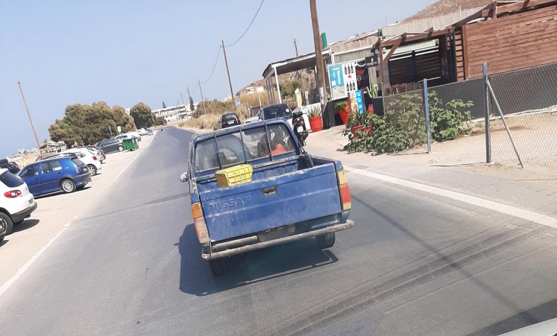 χωρίς πινακίδες