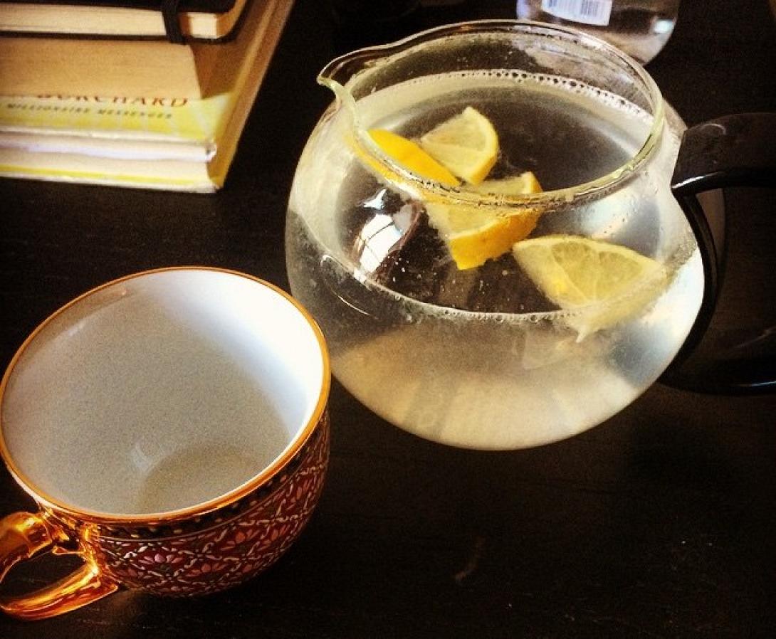 Νερό με λεμόνι: Ένα φάρμακο για τα πάντα