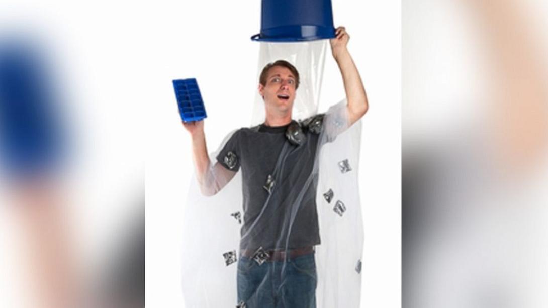 Το Ice Bucket Challenge μόλις έγινε αποκριάτικο κουστούμι!