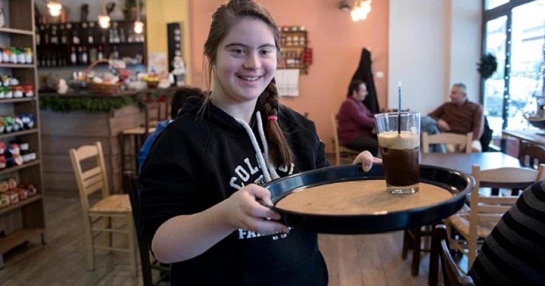 Η ΜΑΡΙΑ ΕΙΝΑΙ 17 ΕΤΩΝ, ΕΧΕΙ ΣΥΝΔΡΟΜΟ DOWN, ΤΟ ΠΡΩΙ ΠΑΕΙ ΣΧΟΛΕΙΟ ΚΑΙ ΜΕΤΑ ΣΤΟ ΜΑΓΑΖΙ «ΓΙΑ ΔΟΥΛΕΙΑ», ΟΠΩΣ ΛΕΕΙ..jpg