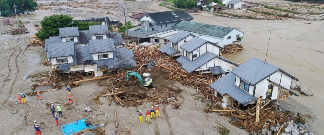 άστεγοι με κοστούμια
