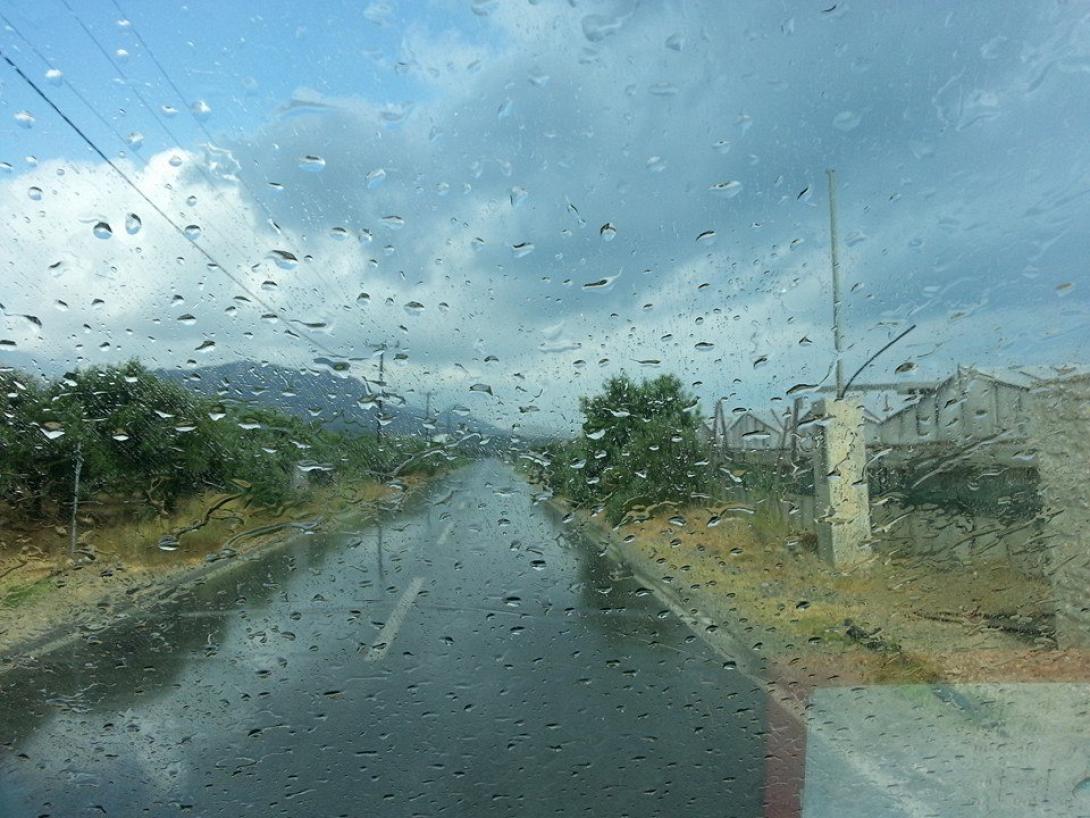 Στην Ιεράπετρα βροχή και στην Ελούντα ήλιος (φωτορεπορτάζ)