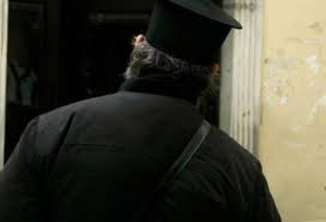Συνελήφθη 59χρονος στη Λάρισα, που παριστάνοντας τον ιερέα πουλούσε εκκλησιαστικά βιβλία