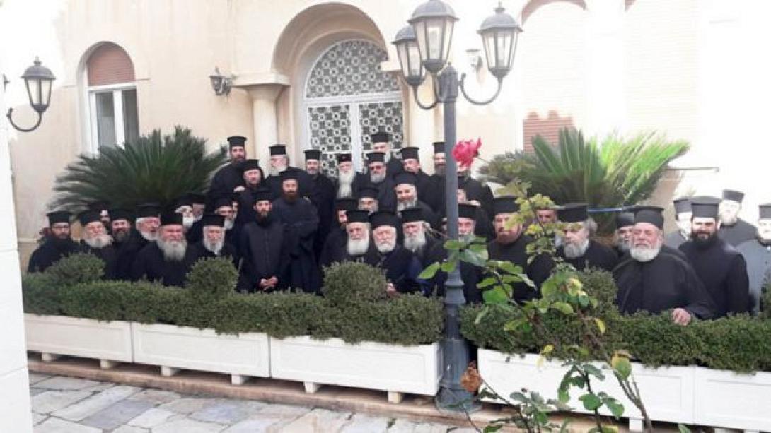 ιερεις διαμαρτυρια αμβροσιος.jpg