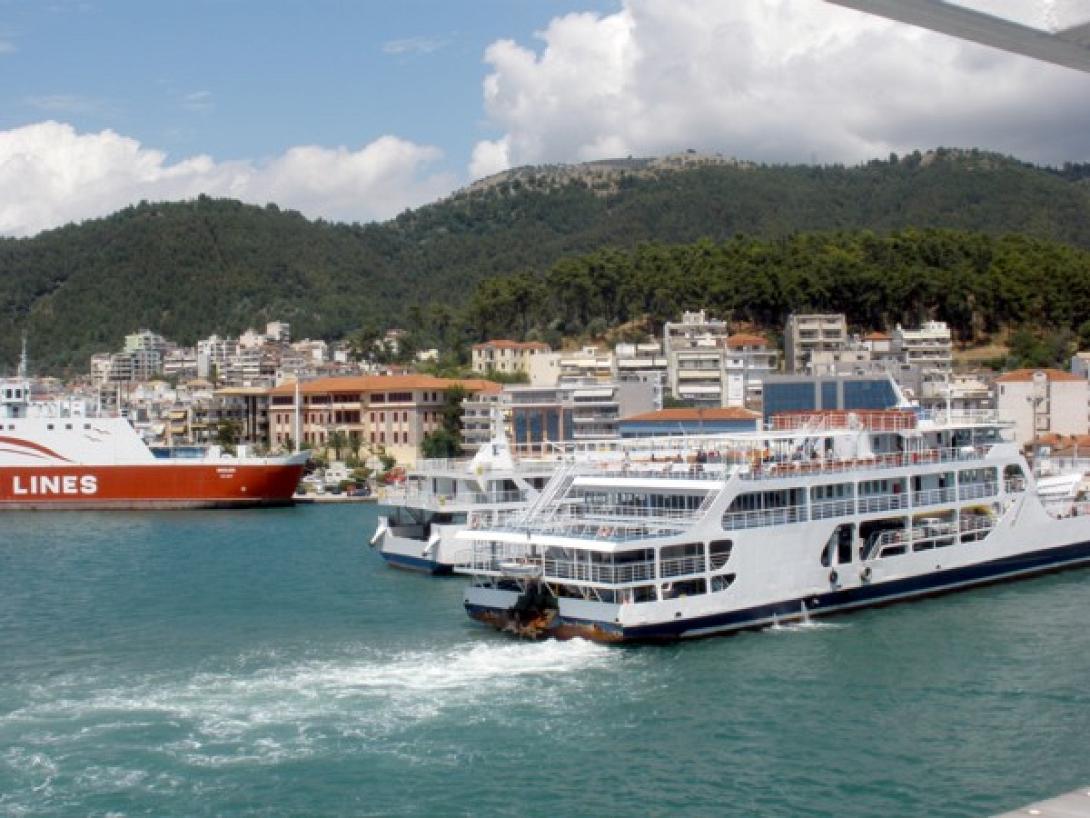 Ηγουμενίτσα: Ανατράπηκαν νταλίκες μέσα σε πλοίο λόγω σφοδρής θαλασσοταραχής