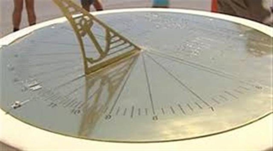 Ηλιακό ρολόι έφτιαξαν μαθητές στον Καράβολα