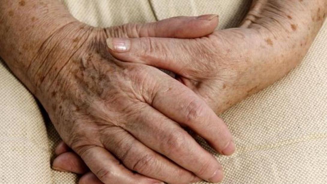 ηλικιωμένη 