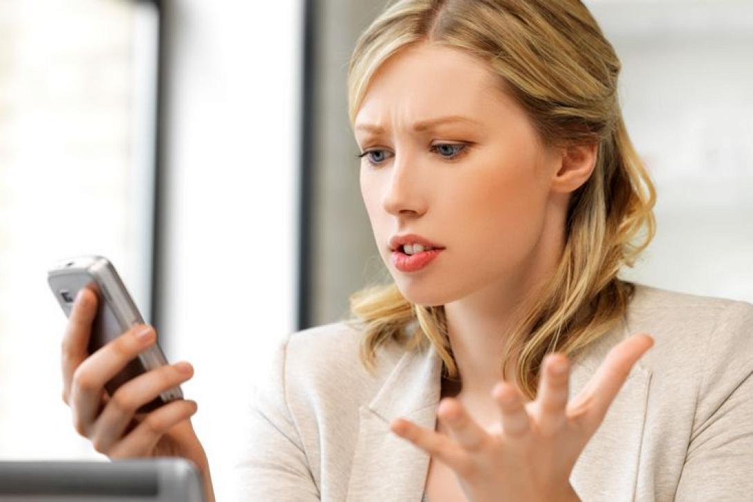 γυναίκα τηλέφωνο
