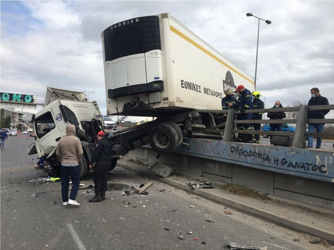 Η νταλίκα εξετράπη της πορείας της