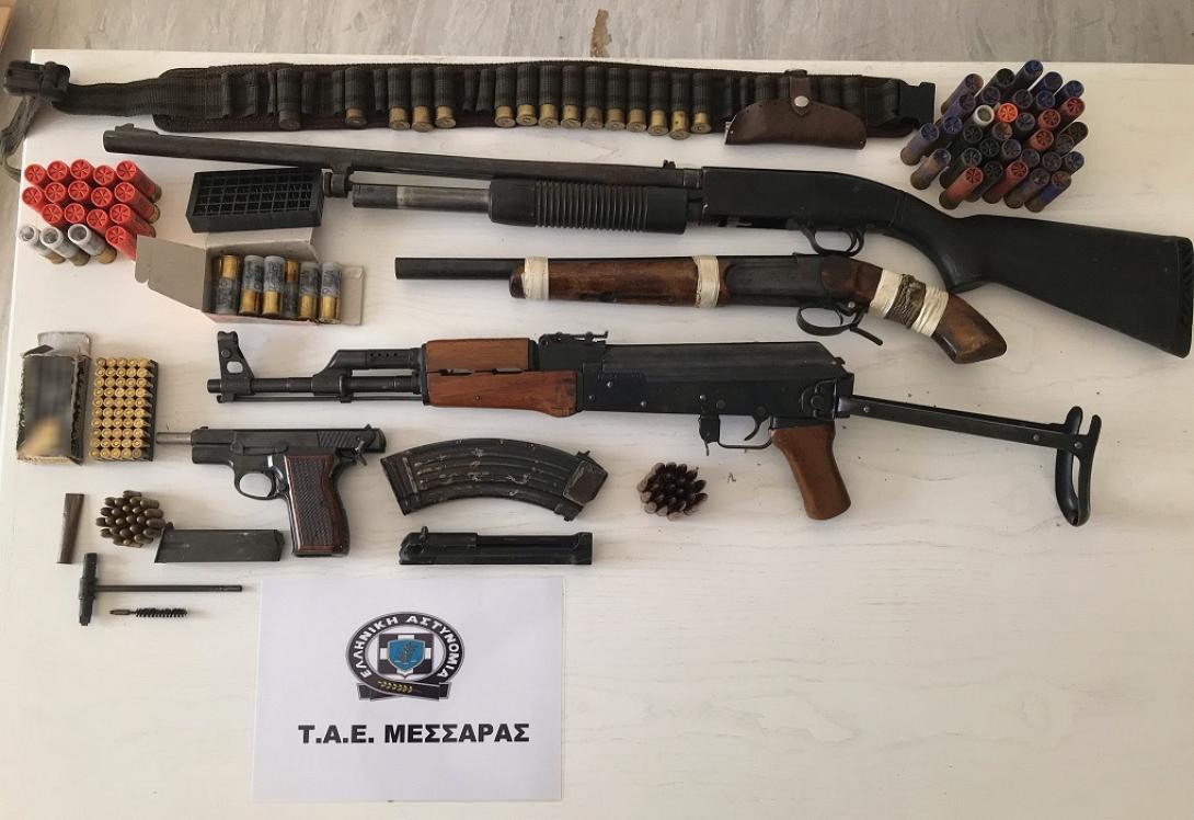 Ο οπλισμός που βρέθηκε στην κατοχή του δράστη.