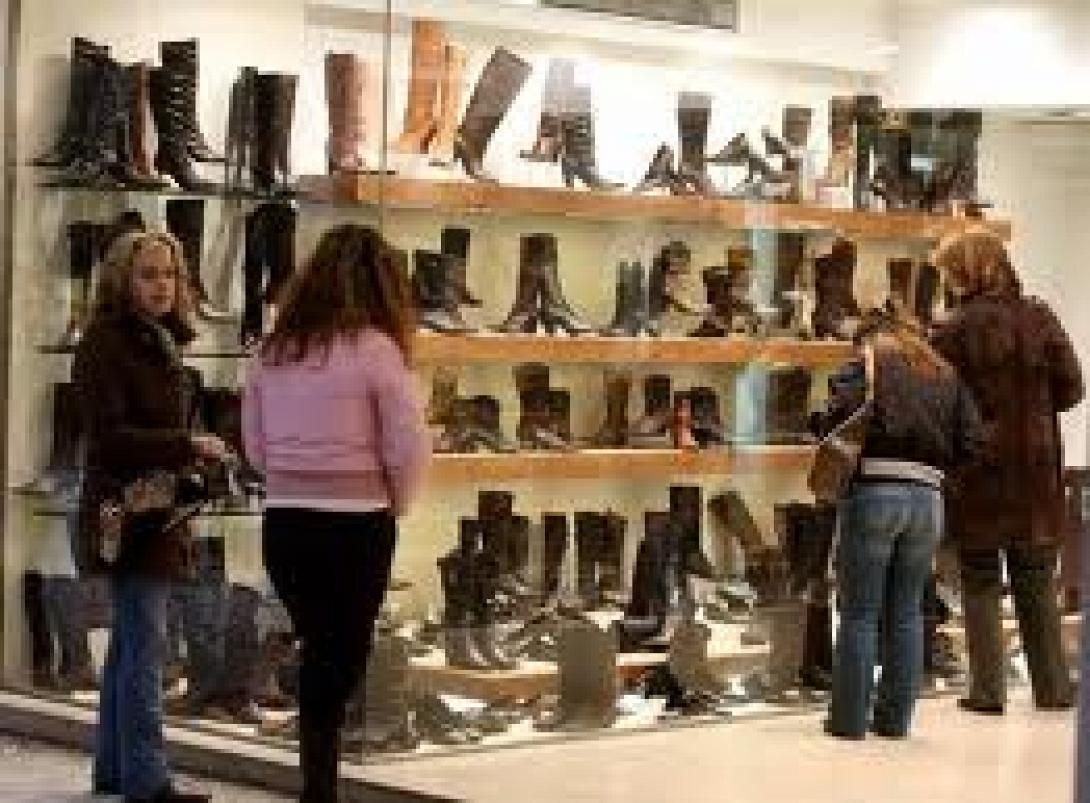 Ανοιγοκλείνει τα εμπορικά καταστήματα την Κυριακή το Υπουργείο Ανάπτυξης