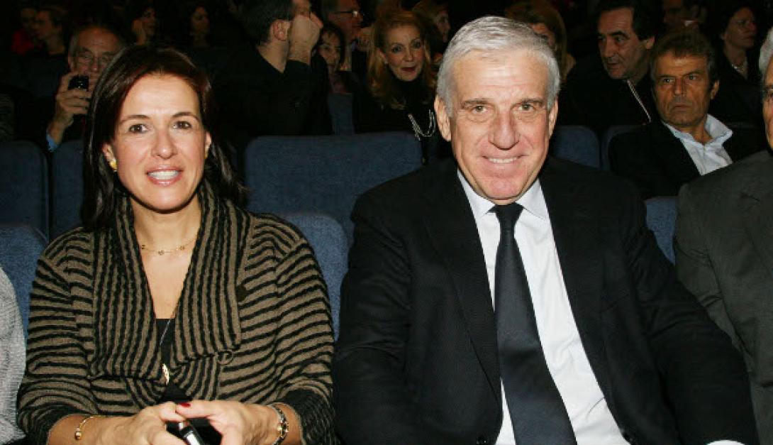 Η σύζυγος του Γ.Παπαντωνίου λέει ναι στο άνοιγμα λογαριασμών - κατέθεσε για τα εξοπλιστικά