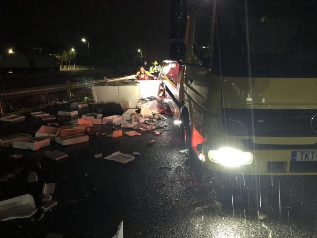 Το επαγγελματικό φορτηγάκι μπήκε στο αντίθετο ρεύμα κυκλοφορίας.