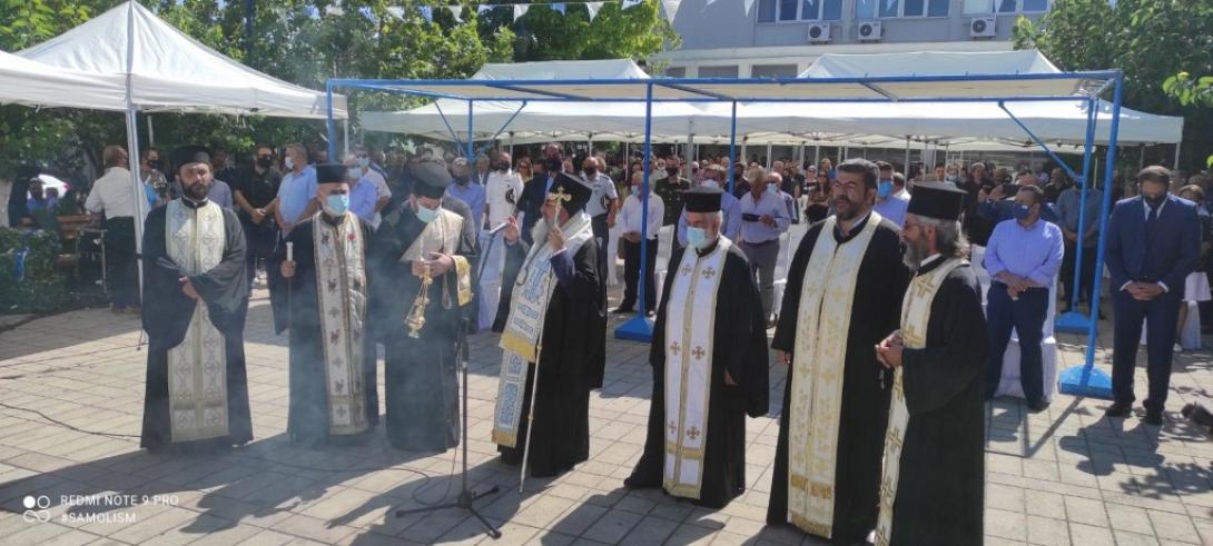 Πλήθος κόσμου σε κλίμα υψηλών συναισθημάτων τίμησαν με την παρουσία τους τους ήρωες του Ολοκαυτώματος.