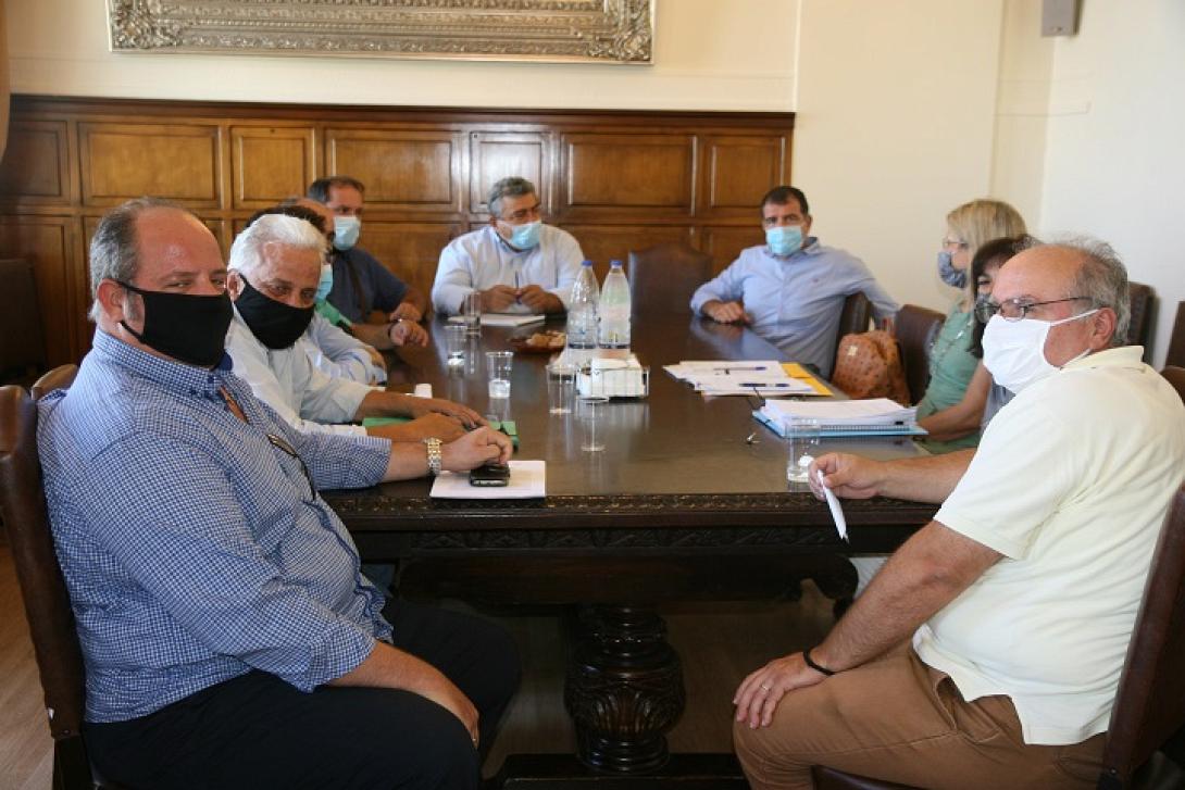 Σύσκεψη στην Π.Ε. Χανίων με θέμα τη μεταφορά των μαθητών για τη φετινή σχολική χρονιά