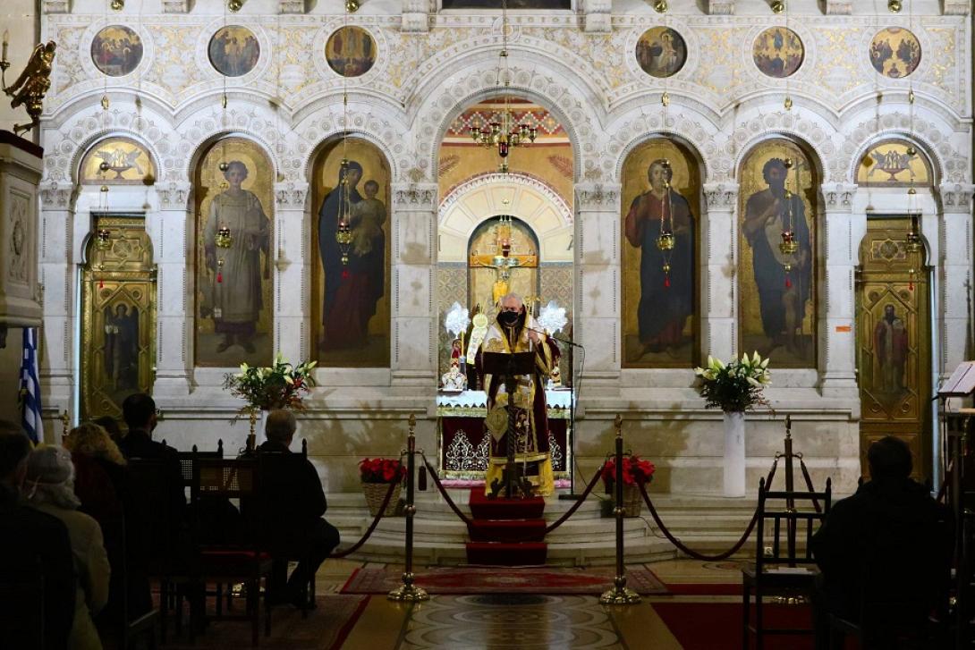 Από τη Θεία Λειτουργία στο Παρίσι