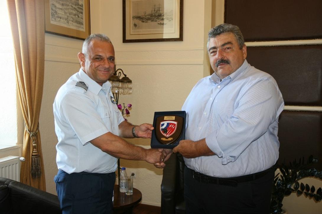  επίσκεψη του νέου Διοικητή της 115 ΠΜ στον Αντιπεριφερειάχη Χανίων