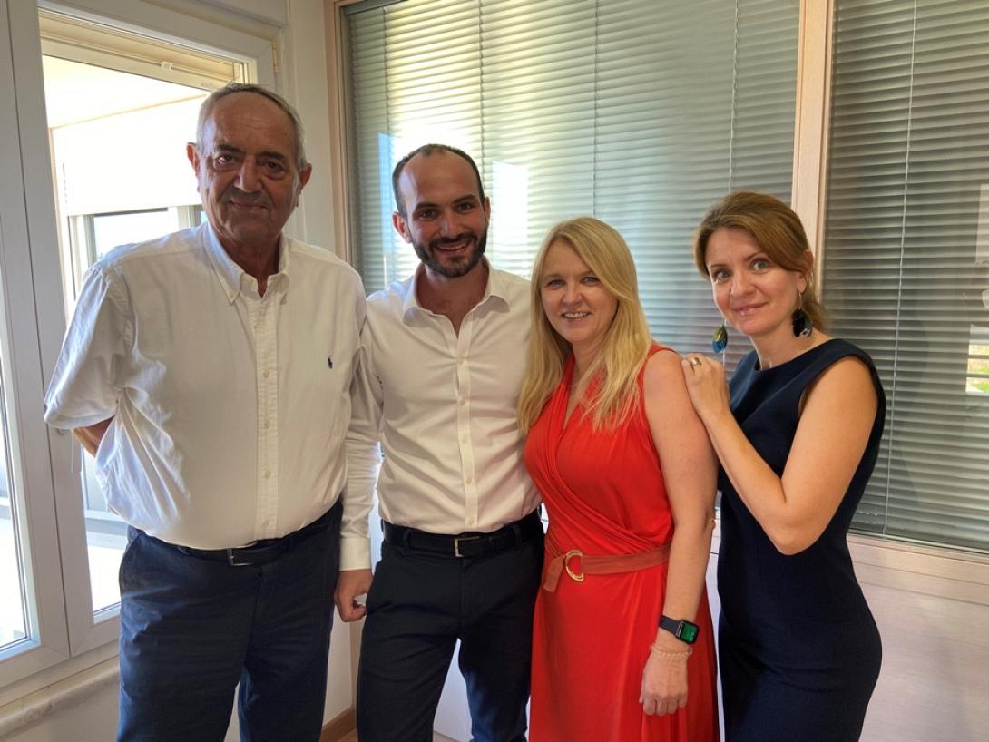 Από αριστερά, Χαράλαμπος Ατσαλάκης, Aριστείδης Ατσαλάκης, CEO, ATS Insurance Agents SA και οι κυρίες Κωνσταντίνα Καπετανάκη, Deputy CEO, Howden Matrix Group και Σοφία Γεραφέντη, επικεφαλής Νομικών Υπηρεσιών του Ομίλου.