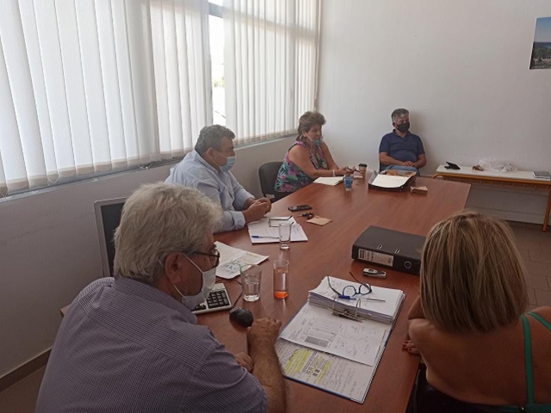 Συνάντηση Καλογερή με τους εκπροσώπους των εργολάβων παγιδοθεσίας και ψεκασμών