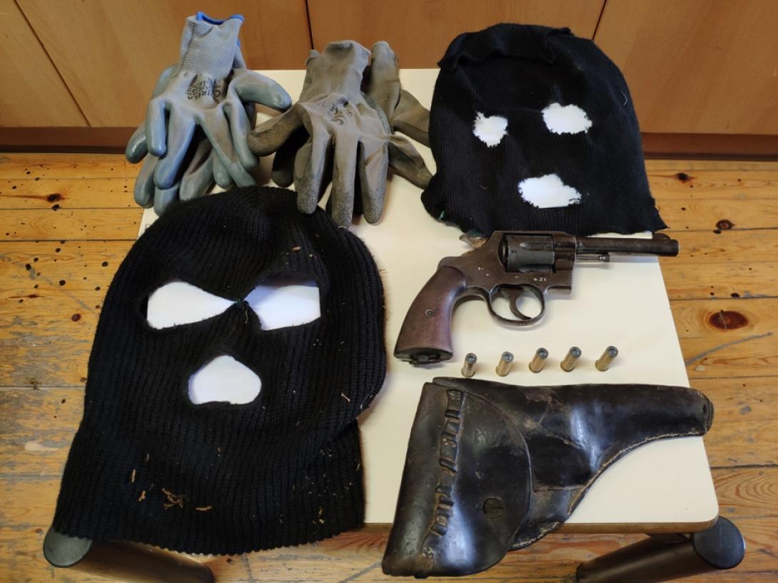 Αστυνομια κουκουλες οπλο