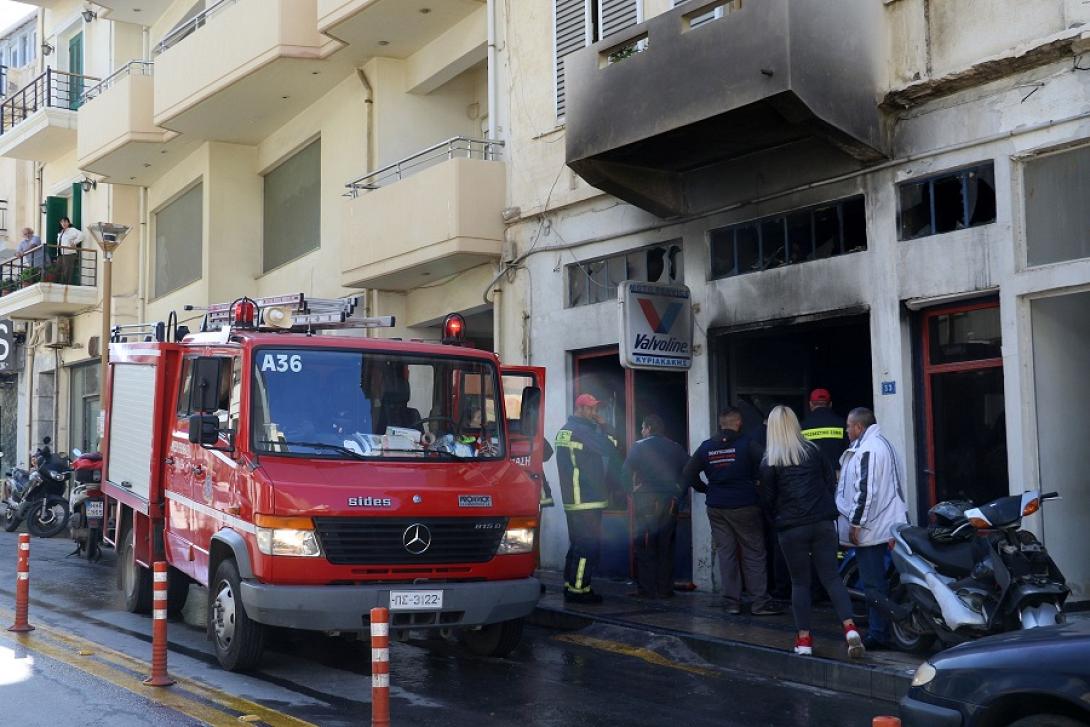 Η φωτιά ευτυχώς δεν επεκτάθηκε σε σπίτια και άλλες επιχειρήσεις