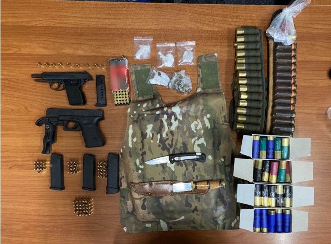 ναρκωτικά όπλα