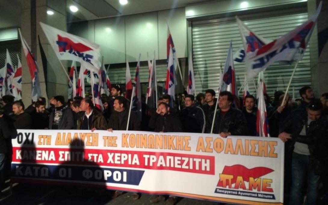 Συμβολική κατάληψη του ΠΑΜΕ στο υπουργείο Οικονομικών 