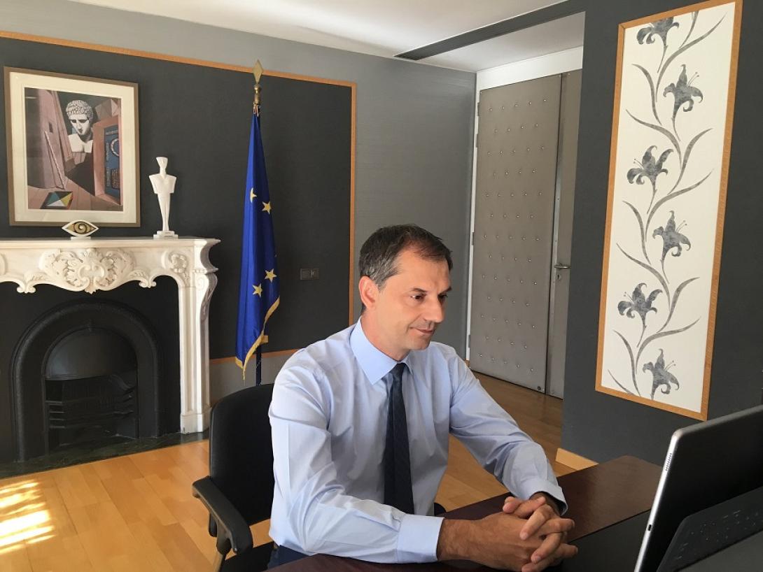 Θεοχάρης τηλεδιάσκεψη