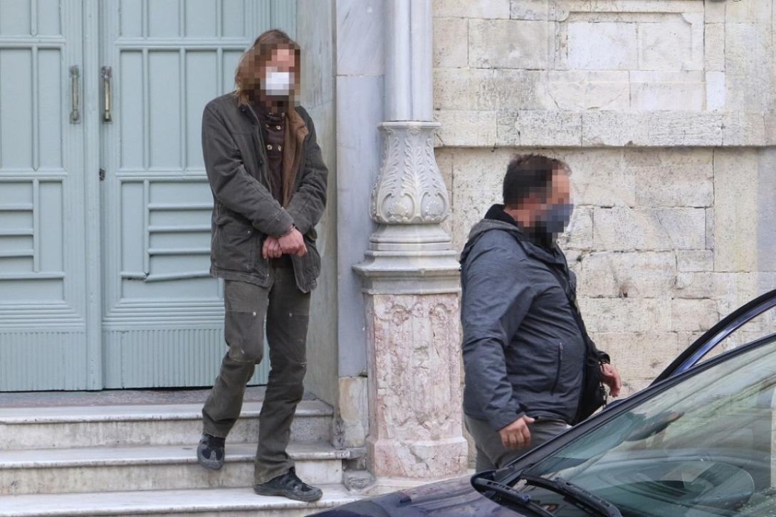 Στη δικαιοσύνη οδηγήθηκε ο αλλοδαπός.