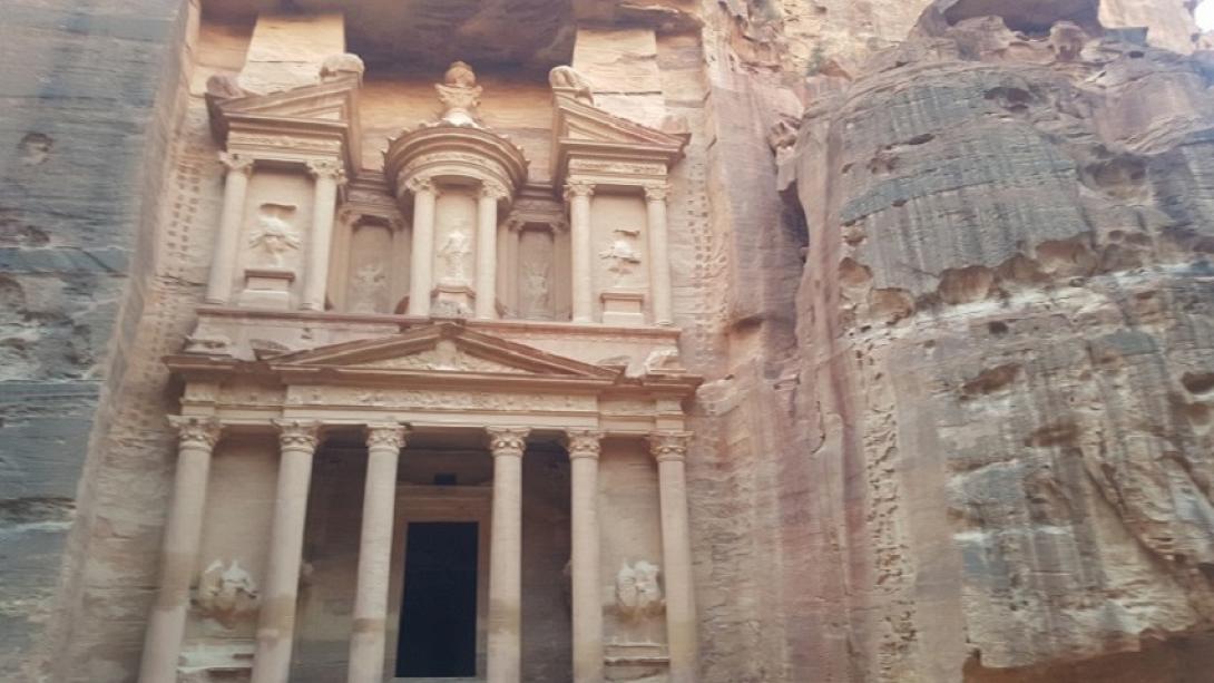 Η λαξευμενη στους βράχους πόλη της Πέτρας