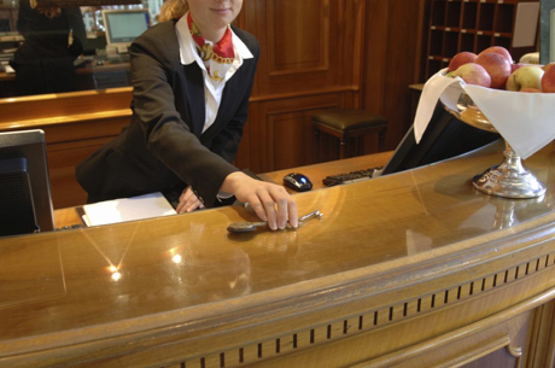 Πλήρης ασφαλιστική κάλυψη και εφάπαξ στους ξενοδοχοϋπαλλήλους όλης της χώρας