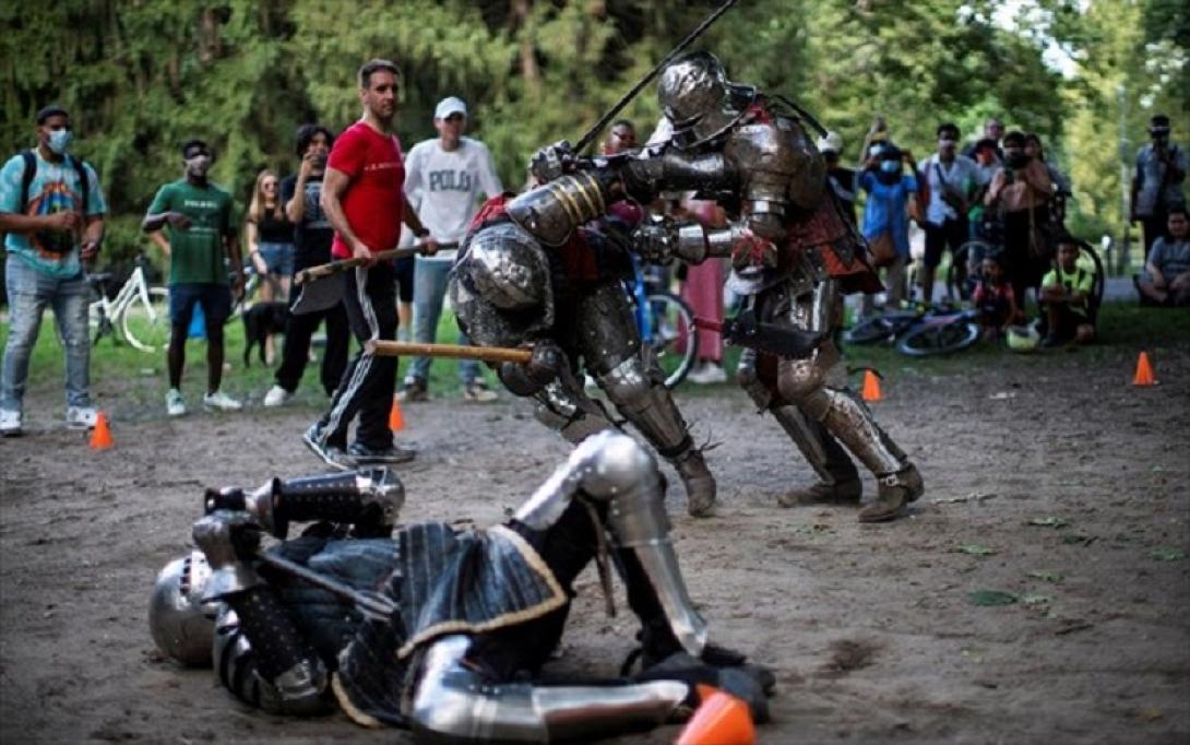 Μεσαιωνικοί ιππότες αγωνίζονται μέχρι τελικής πτώσης στο Σέντραλ Παρκ