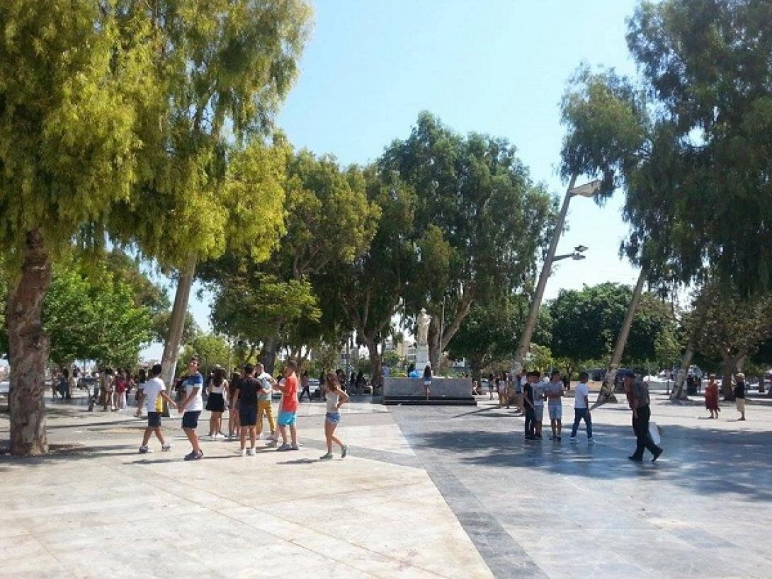 Αγιασμός στα σχολεία και μετά ... για καφέ στο Ηράκλειο (φωτορεπορτάζ)