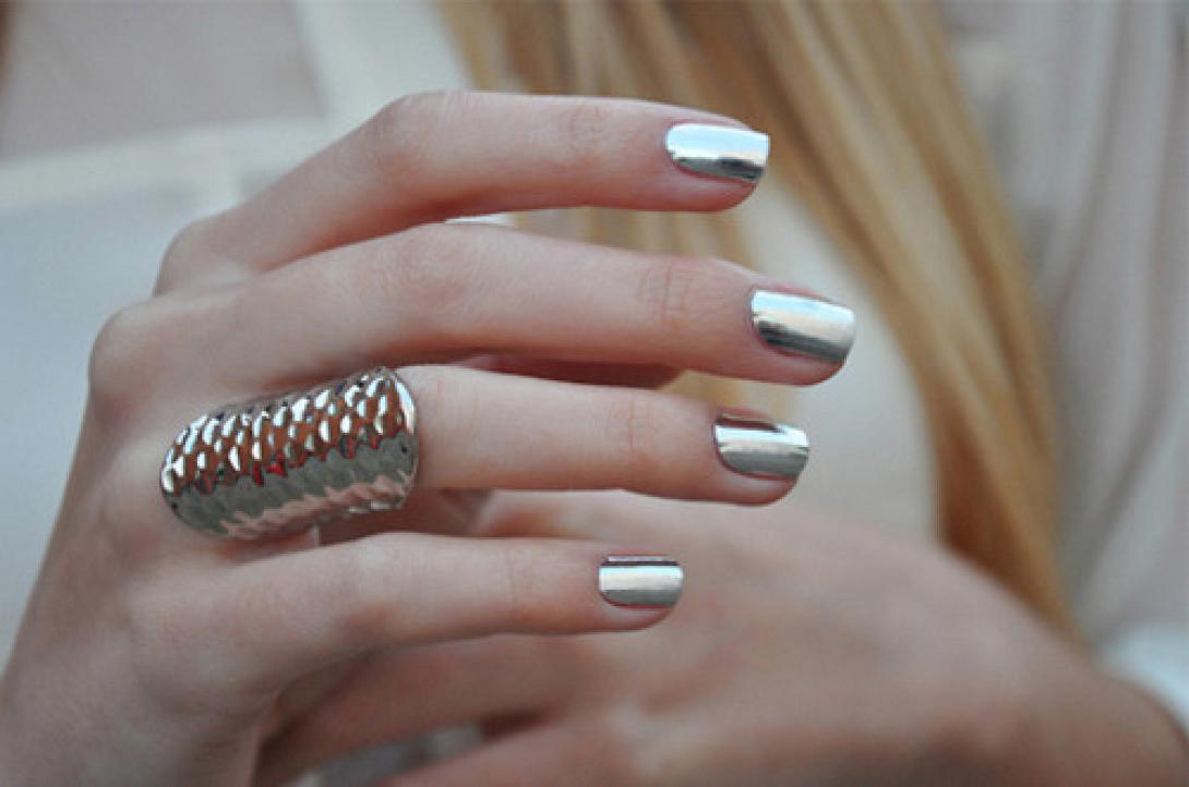 irthe_i_ora_na_tolmiseis_ta_metallic_nails_moda_anoiksi_2015_nixia.jpg