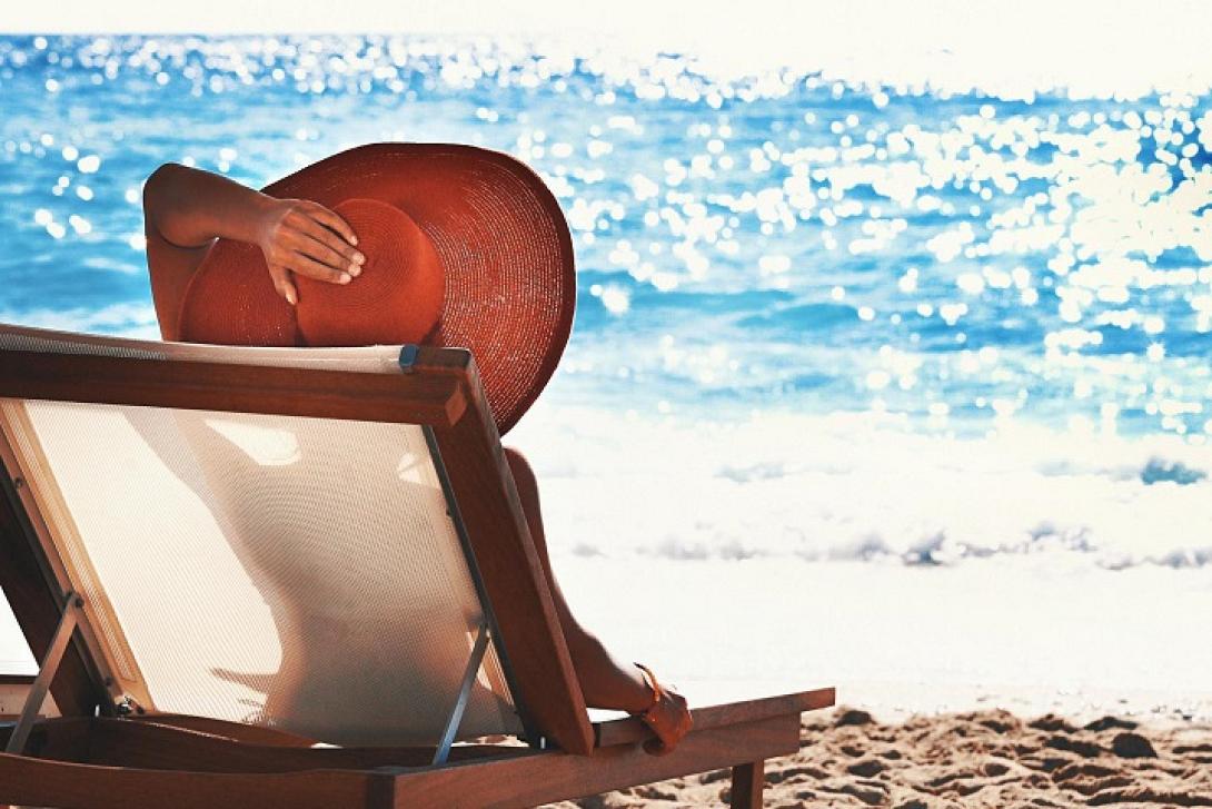 καλοκαίρι διακοπές θάλασσα ηλιοθεραπεία γυναίκα