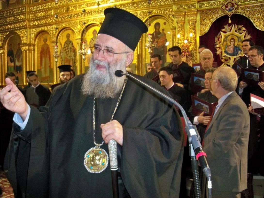 Ο Σεβασμιώτατος, οι φραπεδιές και οι αστακομακαρονάδες!