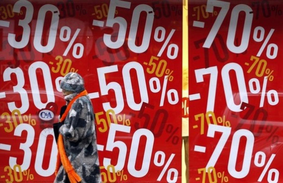 Ξεκίνησαν οι ενδιάμεσες εκπτώσεις στα καταστήματα