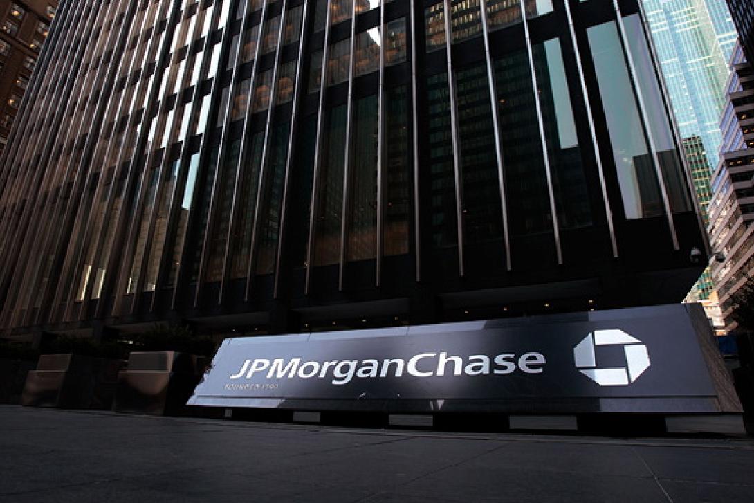 JP Morgan: 3 δισ. ευρώ "σηκώθηκαν" από τις ελληνικές τράπεζες σε μία εβδομάδα