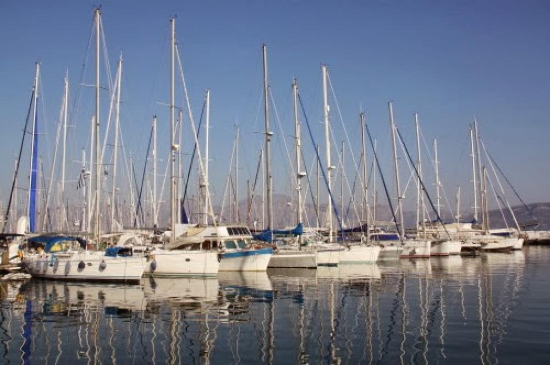 Επικίνδυνα απόβλητα στη μαρίνα Αγίου Νικολάου